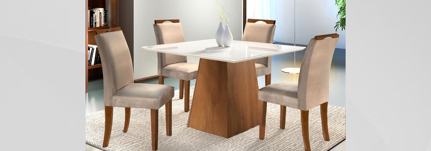 sala de jantar com uma mesa com quatro cadeiras